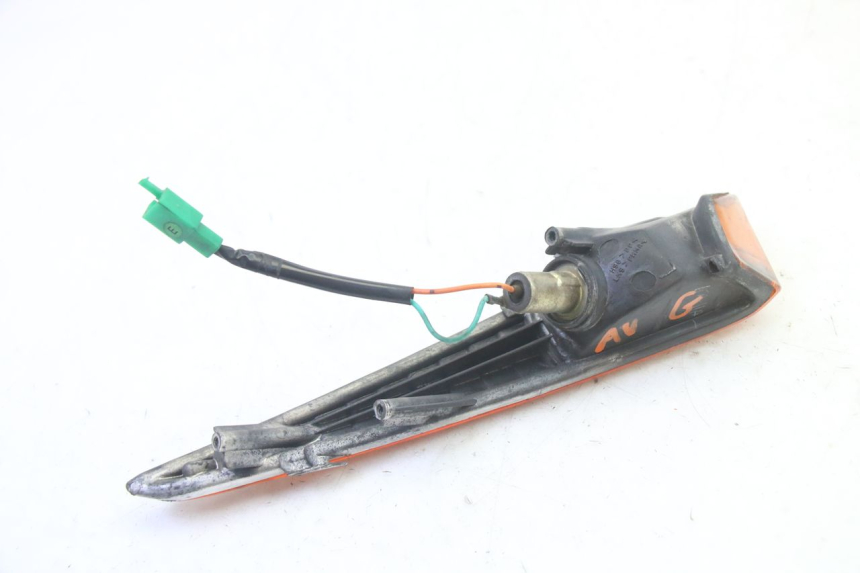 photo de LEFT FRONT TURN SIGNAL HONDA SCV LEAD 100 (2003 - 2007)