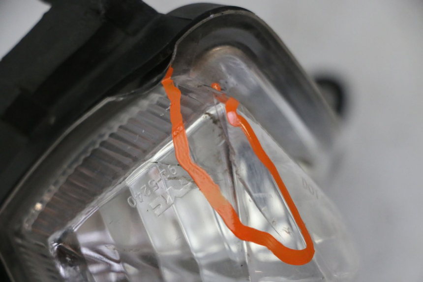 photo de FRONT LEFT TURN SIGNAL SUZUKI BURGMAN 125 (2015 - 2017)