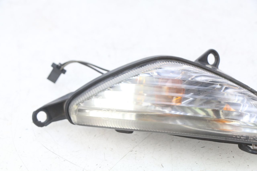 photo de LEFT FRONT TURN SIGNAL SUZUKI SIXTEEN 125 (2008 - 2010)