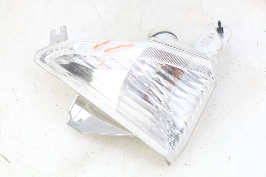 photo de LEFT FRONT TURN SIGNAL YAMAHA X-MAX XMAX 125 (2010 - 2014)