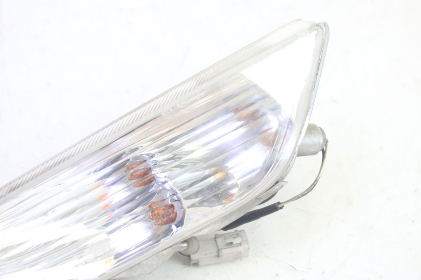 photo de LEFT FRONT TURN SIGNAL PIAGGIO X8 125 (2004 - 2007) - Zoom on usage condition