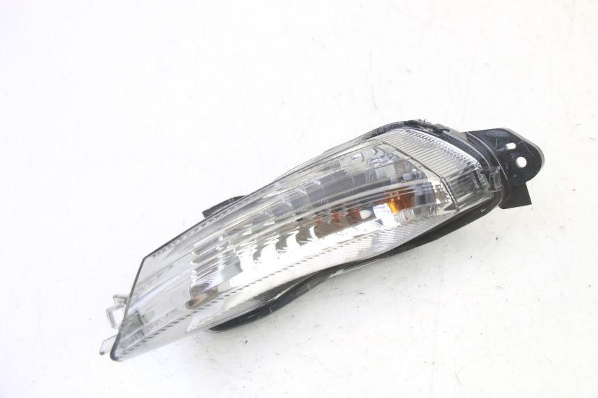 photo de FRONT LEFT TURN SIGNAL YAMAHA XMAX X-MAX 125 (2021 - 2025)