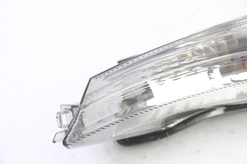 photo de FRONT LEFT TURN SIGNAL YAMAHA XMAX X-MAX 125 (2021 - 2025)