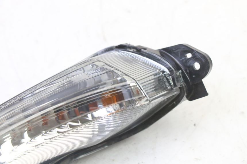 photo de FRONT LEFT TURN SIGNAL YAMAHA XMAX X-MAX 125 (2021 - 2025)