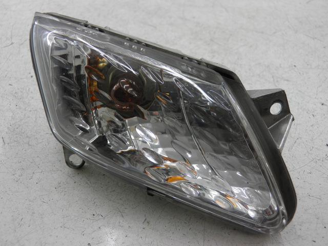 photo de LEFT FRONT TURN SIGNAL YAMAHA XMAX X-MAX 125 (2006 - 2009)