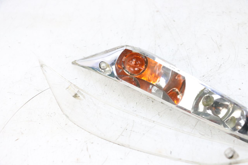 photo de LEFT FRONT TURN SIGNAL PIAGGIO ZIP 2T 50 (2009 - 2019) - Surface and material condition