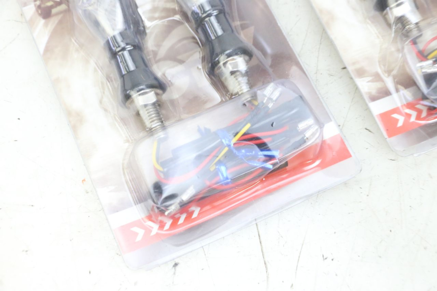 photo de FRONT TURN SIGNAL SUZUKI GSF S BANDIT 600 (2000 - 2004) - Zoom on usage condition