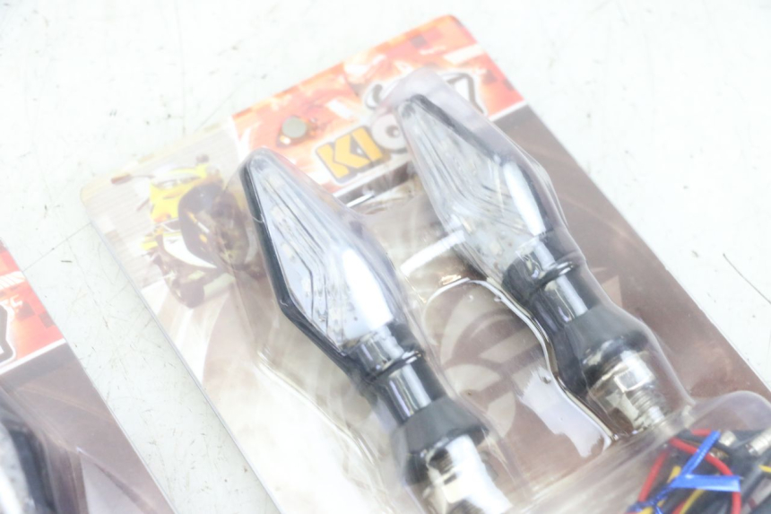 photo de FRONT TURN SIGNAL SUZUKI GSF S BANDIT 600 (2000 - 2004) - Technical close-up