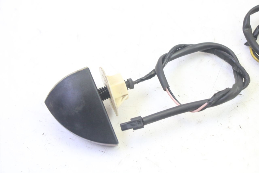 photo de FRONT TURN SIGNAL PIAGGIO MP3 RL 250 (2007 - 2010) - Product overview