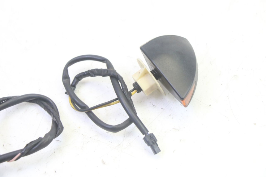 photo de FRONT TURN SIGNAL PIAGGIO MP3 RL 250 (2007 - 2010) - Fixing points details