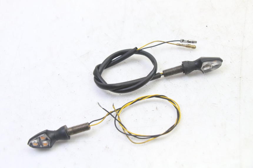 photo de FRONT TURN SIGNAL SUZUKI SV S 650 (2003 - 2009)