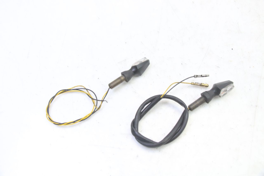photo de FRONT TURN SIGNAL SUZUKI SV S 650 (2003 - 2009)