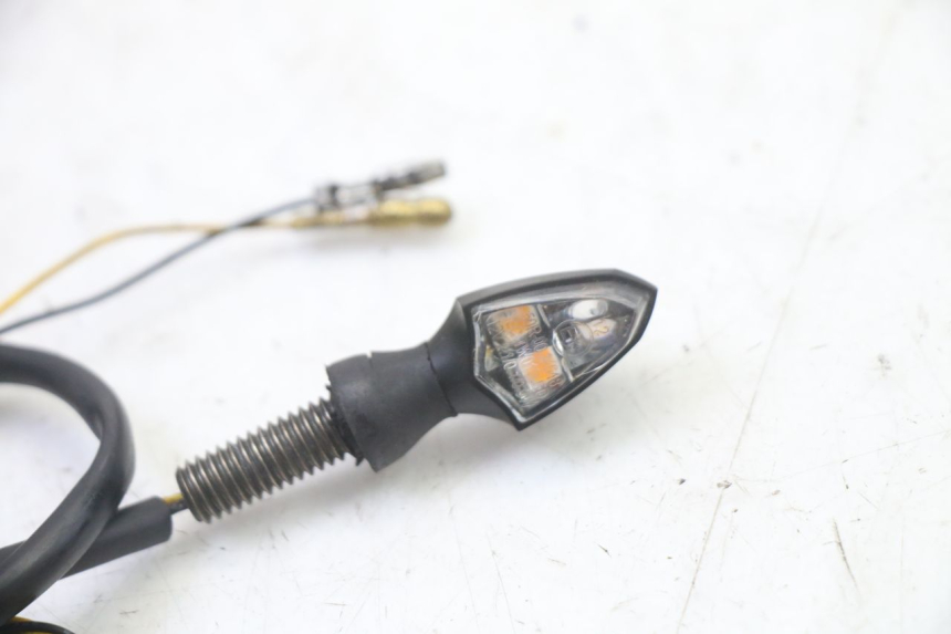 photo de FRONT TURN SIGNAL SUZUKI SV S 650 (2003 - 2009)