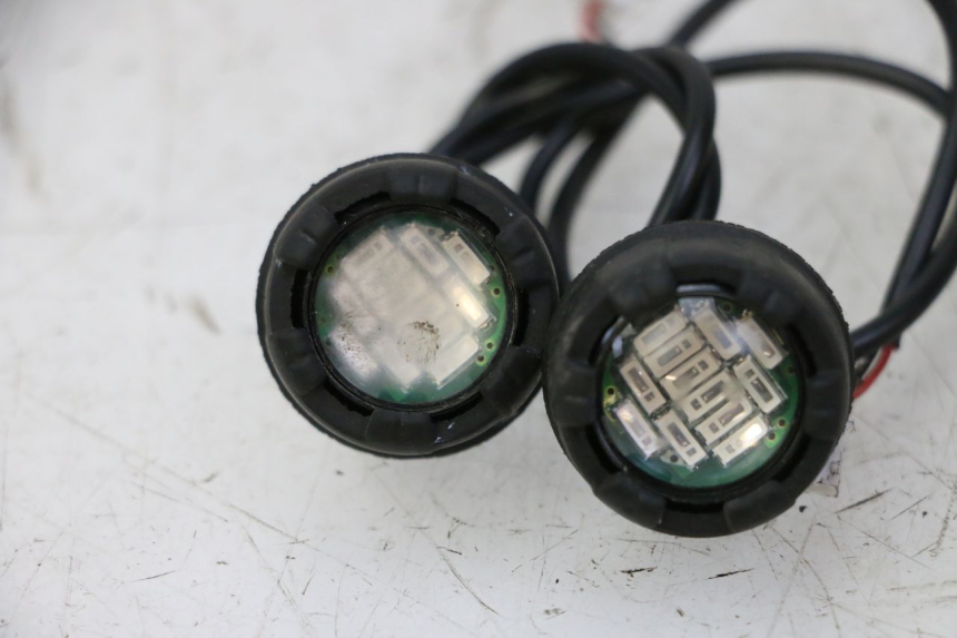 photo de FRONT TURN SIGNAL DUALTRON VICTOR LIMITED 1