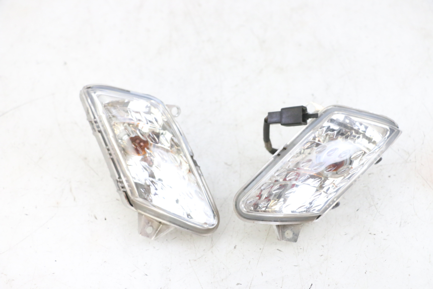 photo de FRONT TURN SIGNAL YAMAHA XMAX X-MAX 125 (2006 - 2009) - Main view