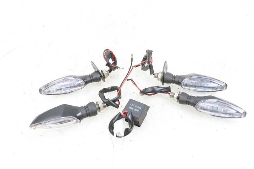 photo de FRONT TURN SIGNAL KAWASAKI ZR 7 750 (1999 - 2001) - Main view