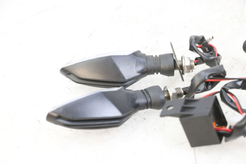 photo de FRONT TURN SIGNAL KAWASAKI ZR 7 750 (1999 - 2001) - Product overview