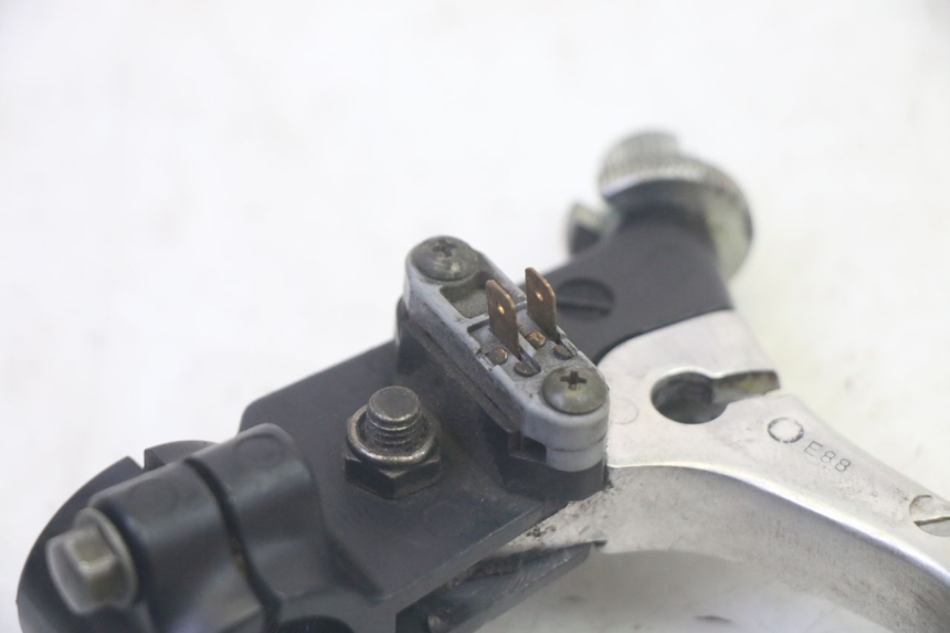 photo de CLUTCH LEVER MOUNT SUZUKI GSF N BANDIT 600 (1996 - 1999) - Fixing points details
