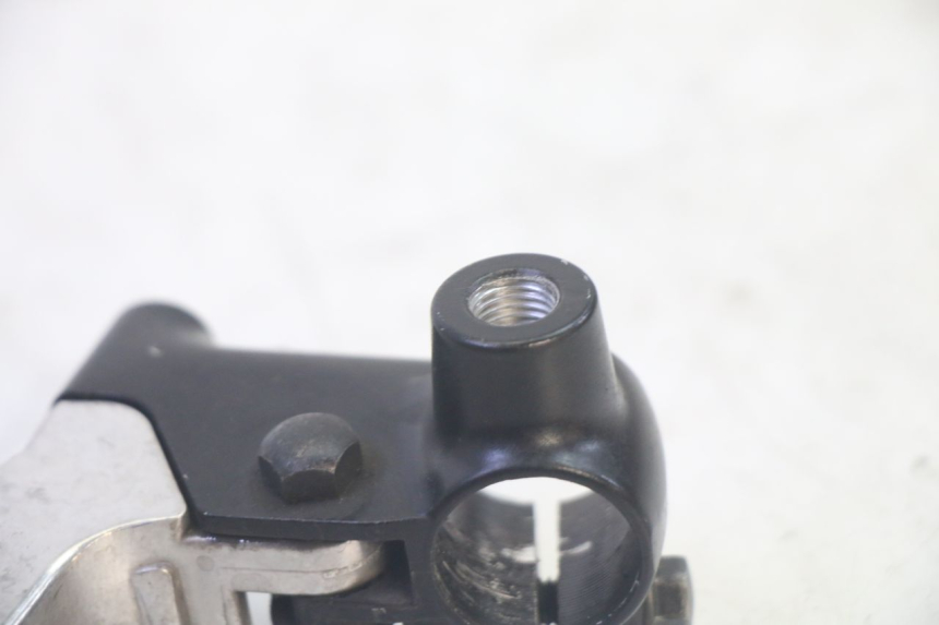 photo de CLUTCH LEVER MOUNT YAMAHA TDM ABS 900 (2002 - 2014) - Alternative perspective