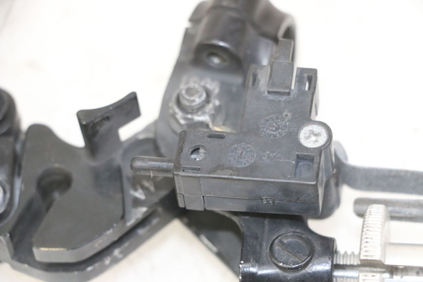 photo de CLUTCH LEVER MOUNT YAMAHA XJ6 ABS 600 (2008 - 2016)