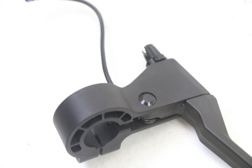 photo de RIGHT BRAKE LEVER MOUNT SEGWAY NINEBOT ZT3 PRO 1