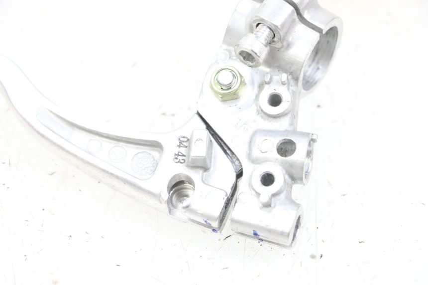 photo de LEFT BRAKE LEVER MOUNT YAMAHA NEO'S CORE 1 (2022 - 2026) - Technical close-up
