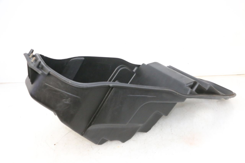 photo de UNDERSEAT STORAGE KYMCO AGILITY CITY 4T 50 (2008 - 2016) - Fixing points details