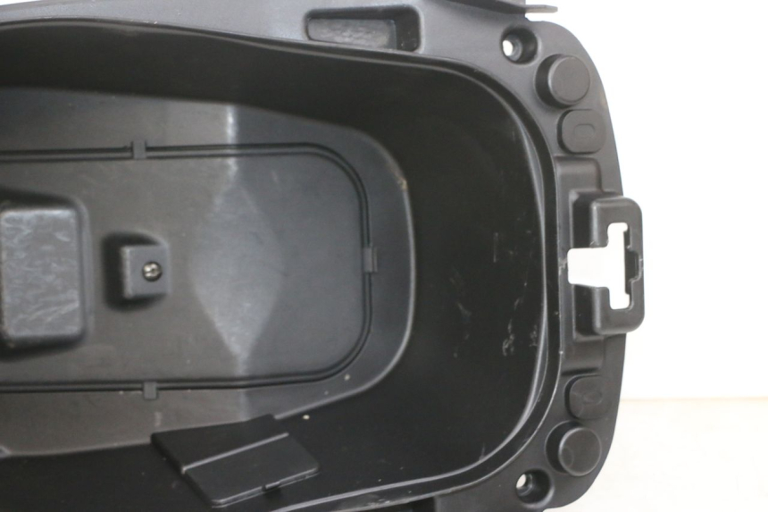 photo de SEAT STORAGE BOX PEUGEOT DJANGO 4T 50 (2014 - 2019) - Surface and material condition