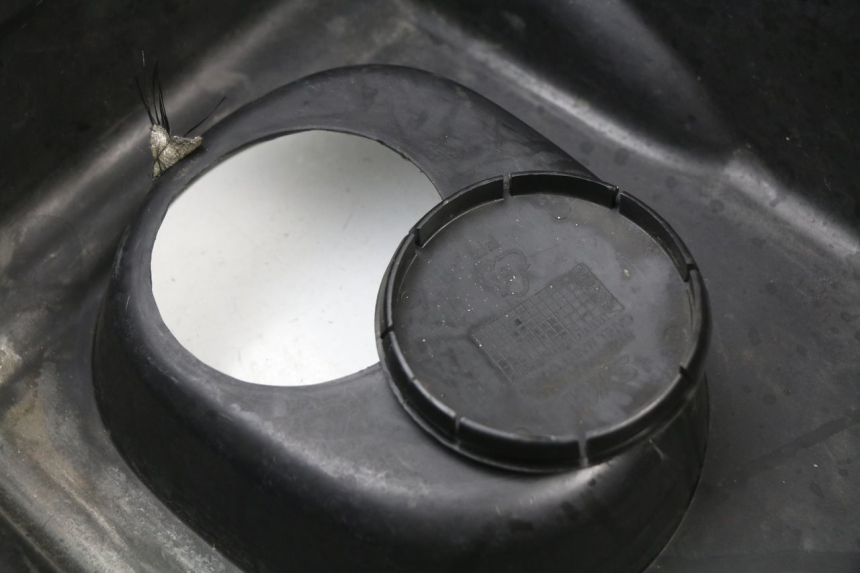 photo de UNDERSEAT STORAGE SYM FIDDLE 125 (2008 - 2010)