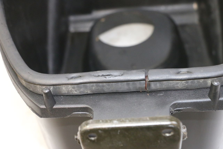 photo de UNDERSEAT STORAGE SYM FIDDLE 125 (2008 - 2010)