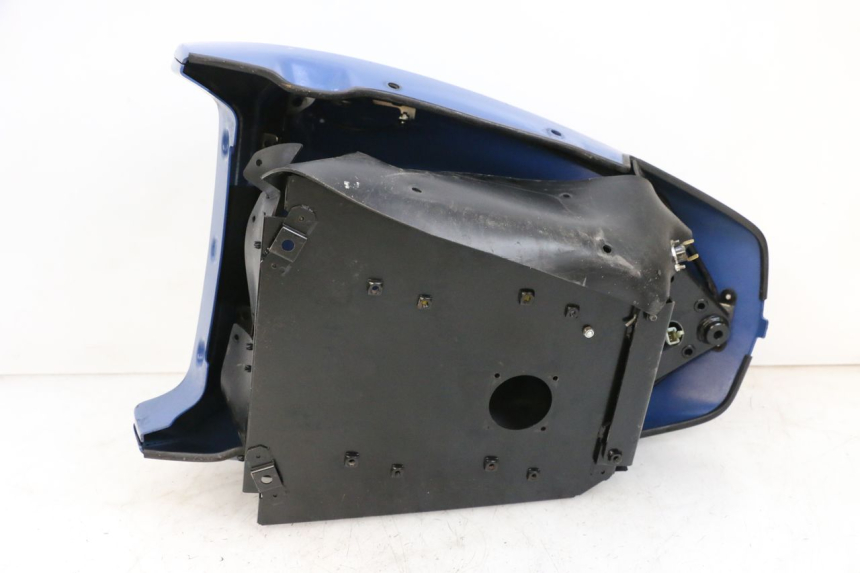 photo de SEAT STORAGE BOX YAMAHA FJR ABS 1300 (2006 - 2012) - Zoom on usage condition