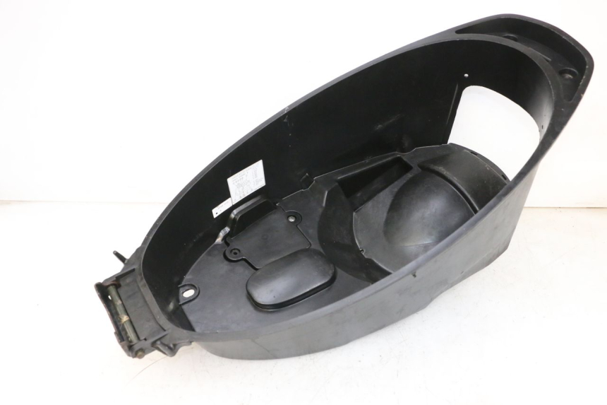 photo de UNDERSEAT STORAGE MBK FLAME X 125 (2007 - 2016) - Surface and material condition