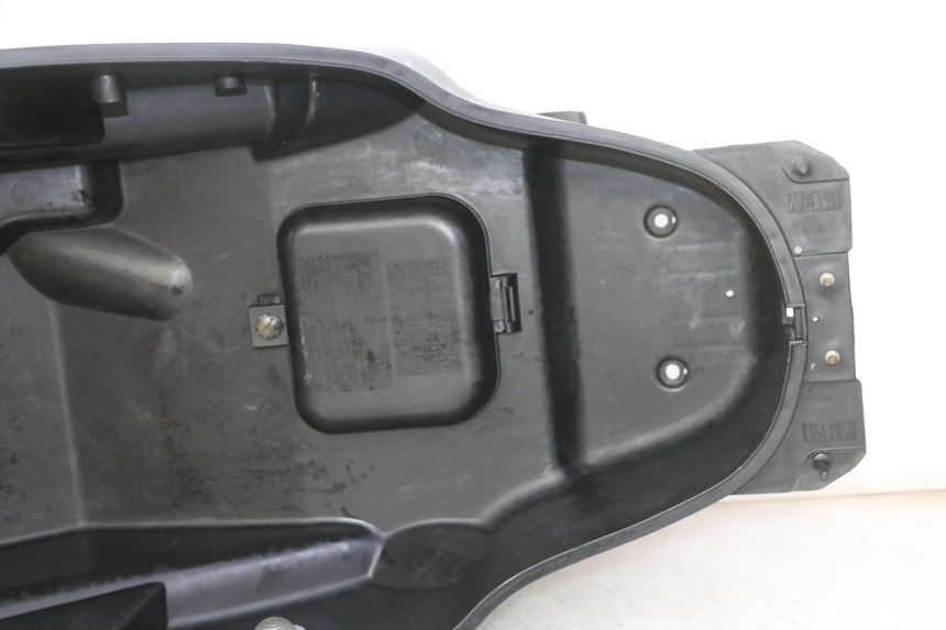 photo de UNDERSEAT STORAGE KYMCO GRAND DINK 125 (2002 - 2007)
