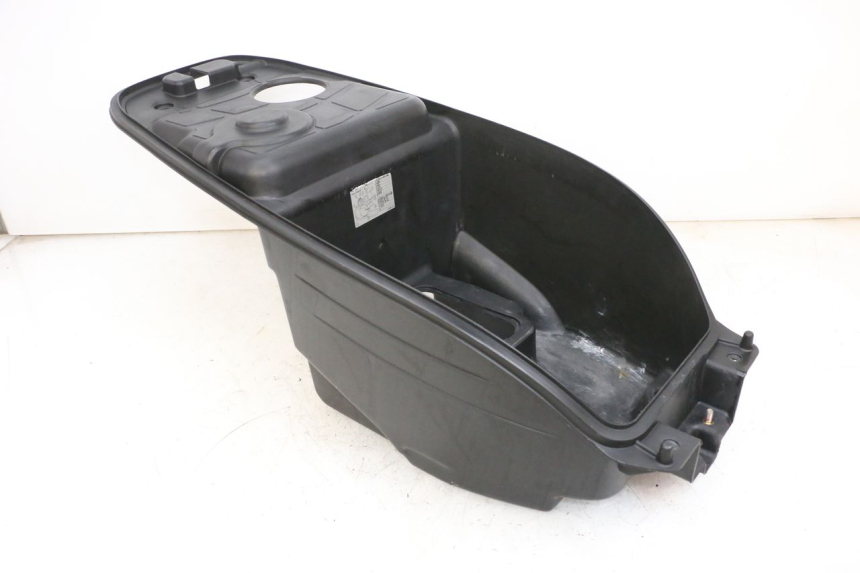 photo de UNDERSEAT STORAGE KYMCO LIKE 125 (2009 - 2016) - Fixing points details
