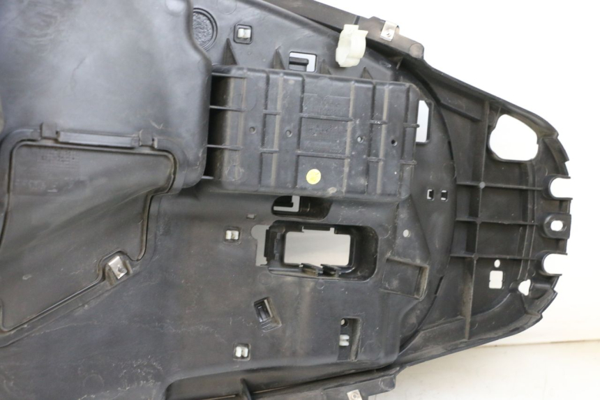 photo de UNDERSEAT STORAGE PIAGGIO MP3 HPE 350 (2018 - 2020) - Markings and original references