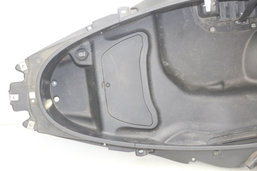 photo de SEAT STORAGE BOX PIAGGIO MP3 500 (2011 - 2015) - Surface and material condition