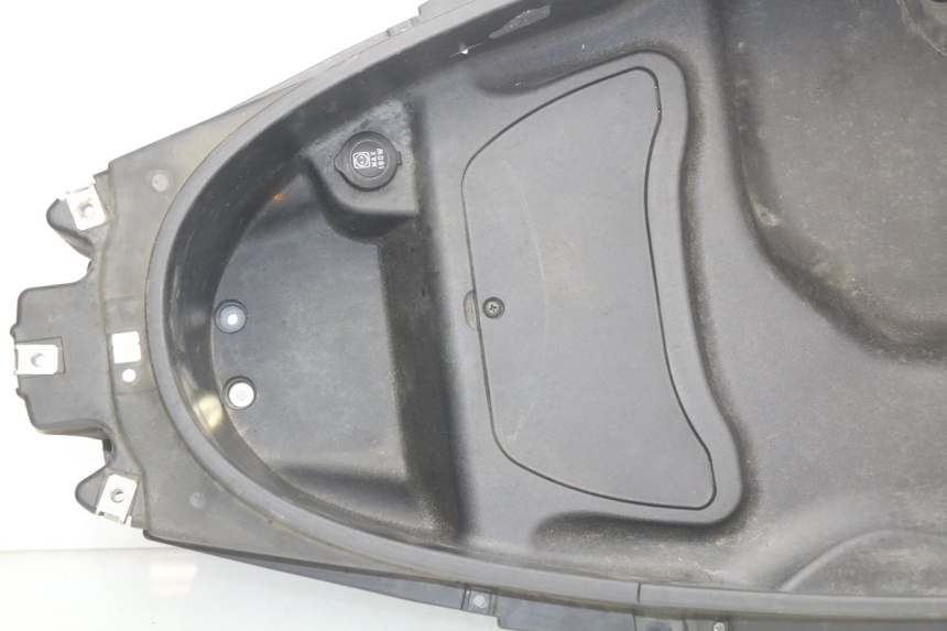 photo de SEAT STORAGE BOX PIAGGIO MP3 500 (2011 - 2015) - Markings and original references