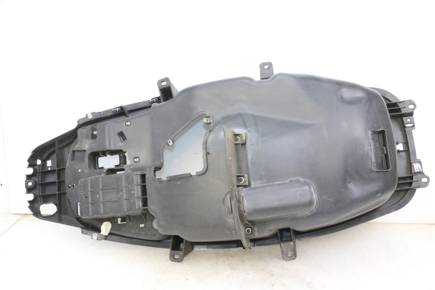 photo de UNDERSEAT STORAGE PIAGGIO MP3 500 (2014 - 2016)