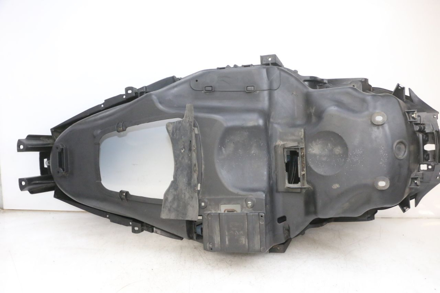 photo de UNDERSEAT STORAGE PIAGGIO MP3 RL 250 (2007 - 2010) - Distinctive features
