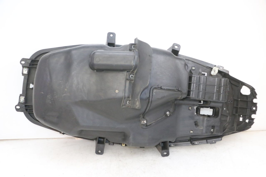 photo de UNDERSEAT STORAGE PIAGGIO MP3 500 (2016 - 2018) - Alternative perspective