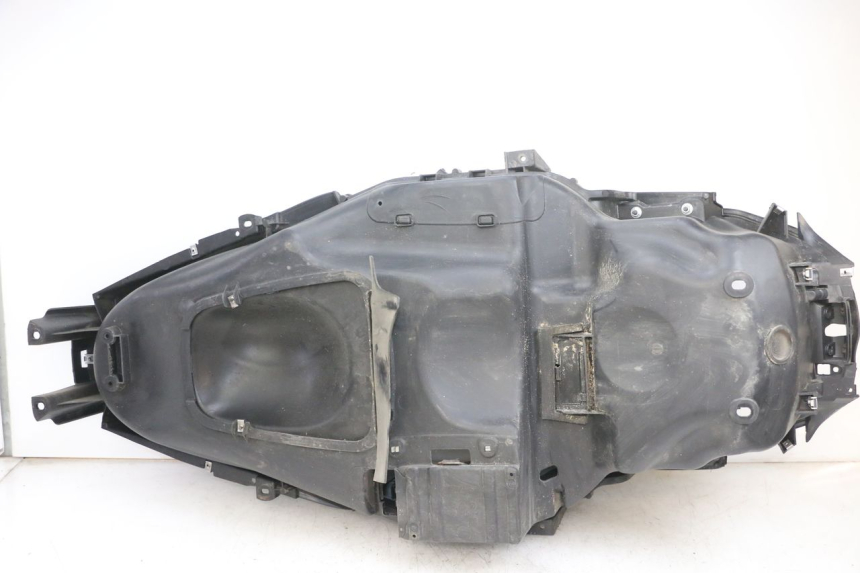 photo de UNDERSEAT STORAGE PIAGGIO MP3 RL 250 (2007 - 2010) - Distinctive features