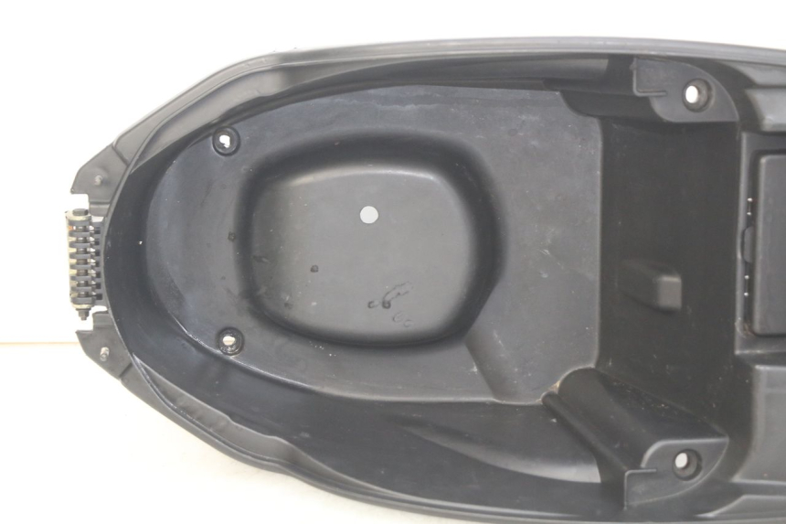 photo de SEAT STORAGE BOX PEUGEOT KISBEE 4T 50 (2010 - 2017)