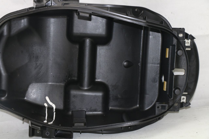 photo de UNDERSEAT STORAGE PEUGEOT SATELIS 125 (2010 - 2012)