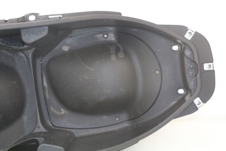 photo de UNDERSEAT STORAGE PIAGGIO BEVERLY 125 (1998 - 2005)