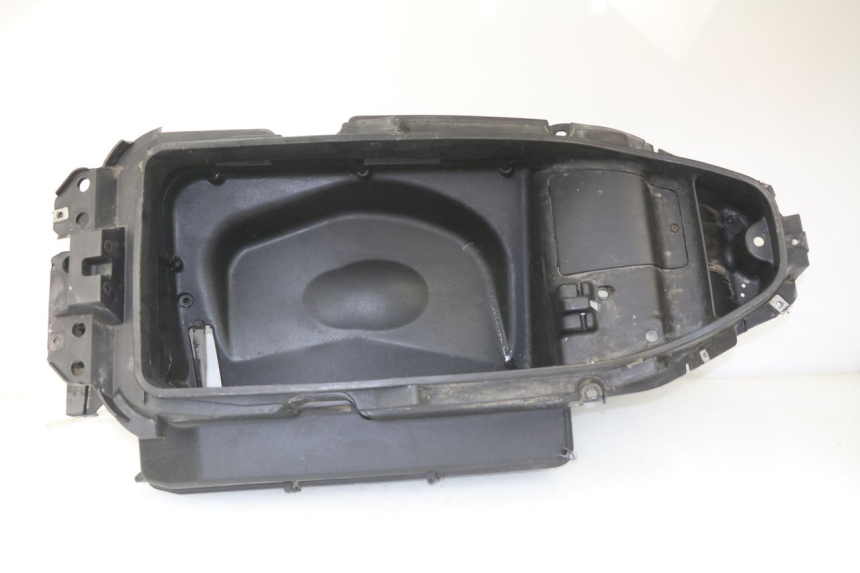 photo de UNDERSEAT STORAGE PIAGGIO X9 125 (2000 - 2003)