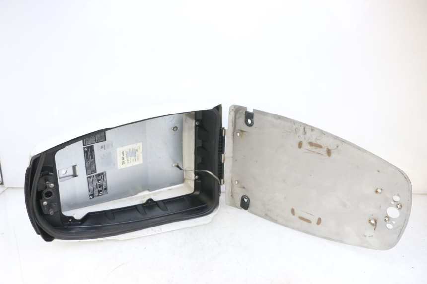 photo de UNDERSEAT STORAGE BMW R RT ABS 1200 (2010 - 2014) - Fixing points details