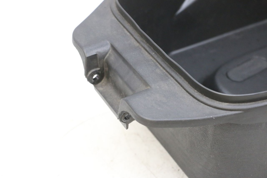 photo de UNDERSEAT STORAGE JM MOTORS SANTANA EVO 50 (2024 - 2026) - Fixing points details