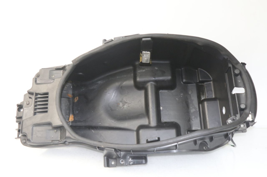 photo de UNDERSEAT STORAGE PEUGEOT SATELIS 300 (2012 - 2015)