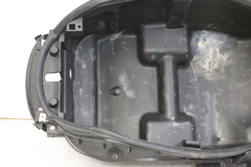 photo de UNDERSEAT STORAGE PEUGEOT SATELIS 250 (2006 - 2012)