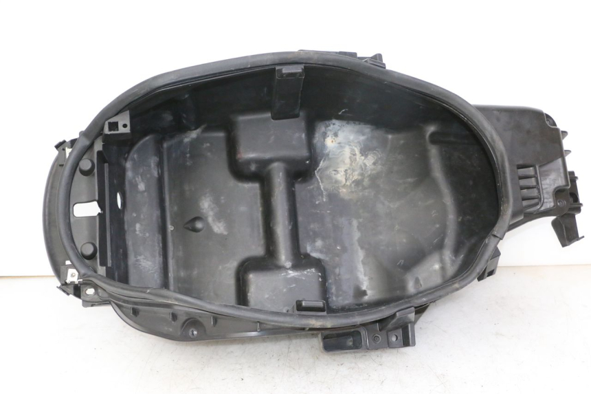 photo de UNDERSEAT STORAGE PEUGEOT SATELIS 250 (2006 - 2012)